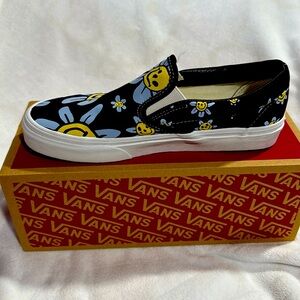 Classic Slip-O
Trippy Grin Floral